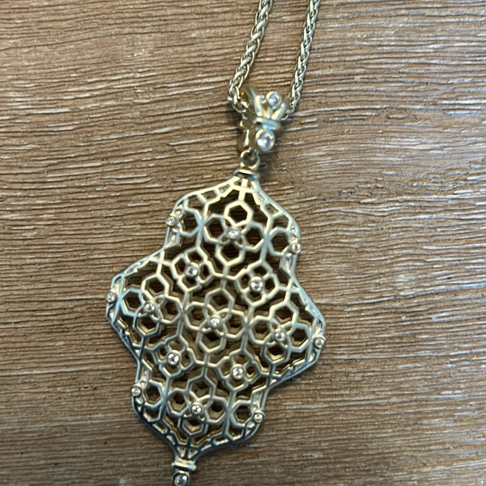 Kendra scott necklace